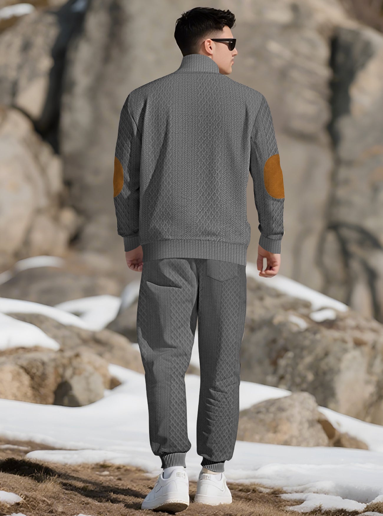 KZZ Men's knitted suit. The top features a half-placket and a high neckline, The fabric is thick.
